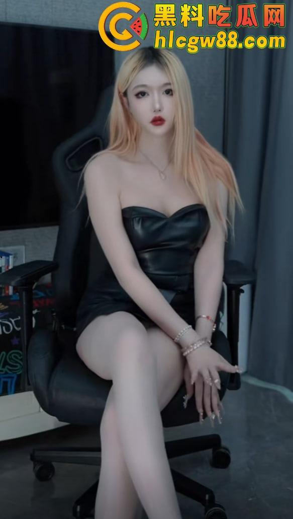 深圳车展『宫梦儿』靠露逼毛一天涨粉1万，车模个个会玩大秀骚操作质量逆天，这个行业真是卷疯了！-11