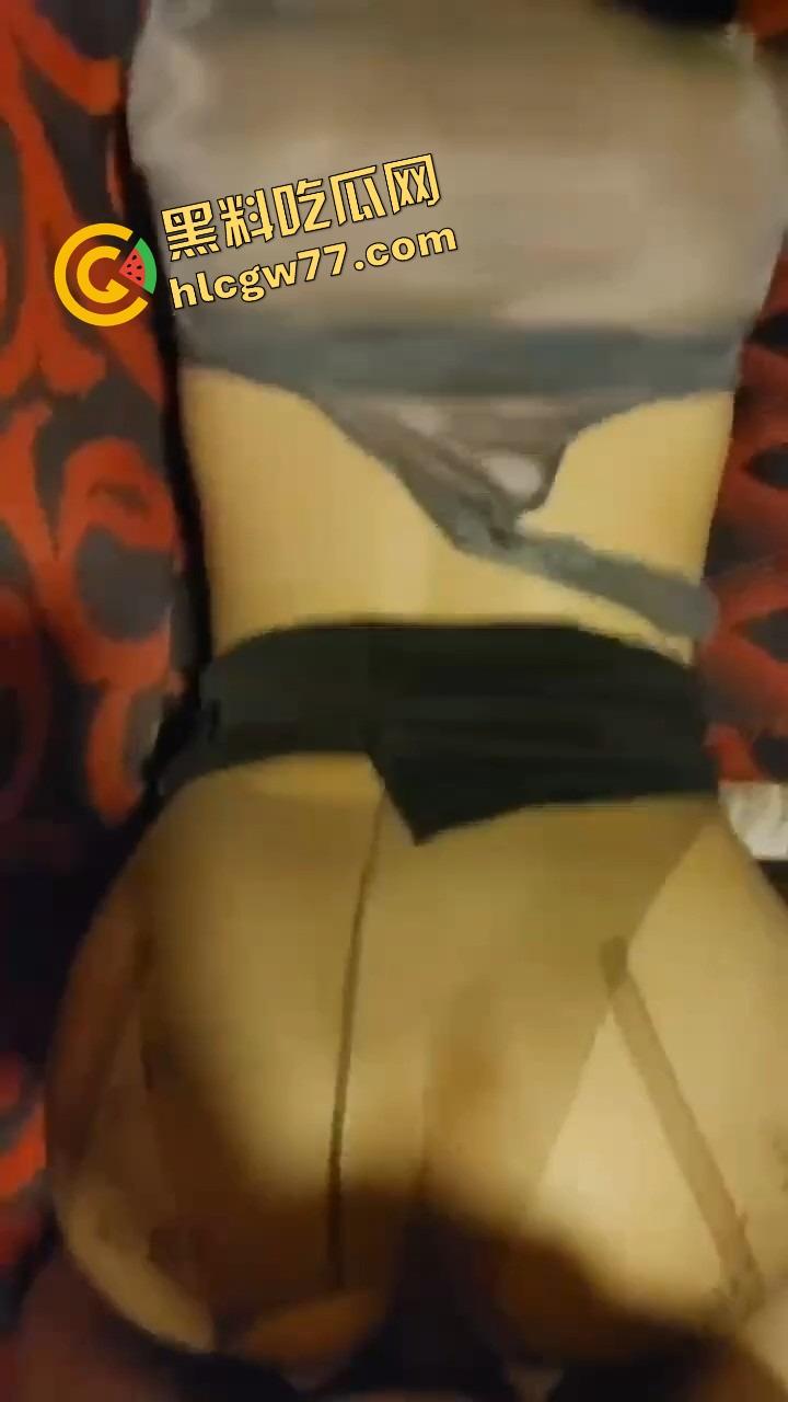 太原酒店约炮淫乱小母狗主动喊上门，撕破黑丝爆操后入，叫得像发情发疯一样快来让姐姐吃鸡！-6