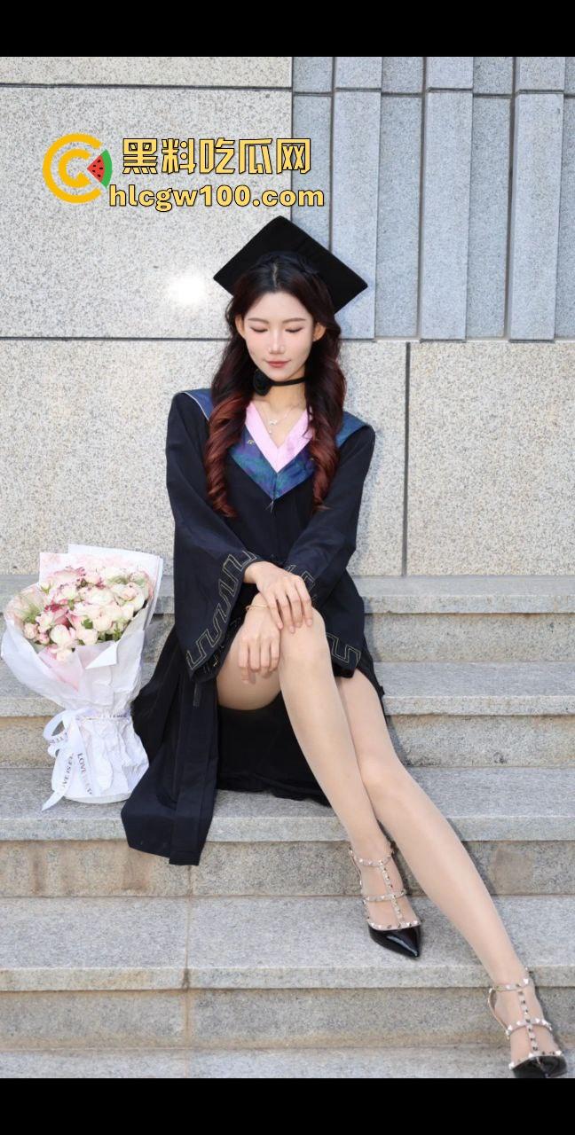 广州大学新闻与传播学院极品校花，渣男曝光超美粉鲍顶级肥臀，堪称天生性交名器，颜值身材全拉满！-3