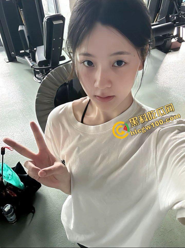 苏州经贸职业反差女大骚鸡【刘静语】本色出演发骚用牙刷自慰，露奶露逼淫荡至极！独家曝光流出！-3