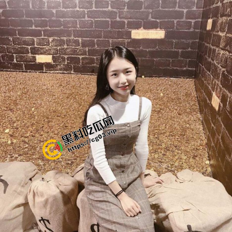 台湾台北市 第一女子高级中学校花 张睿娟 去厕所时被偷流出-5