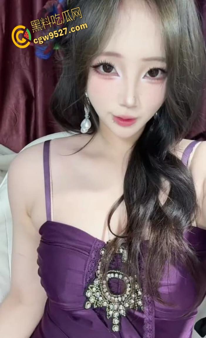 抖音巨乳网红【牛老师】，金主定制视频泄露，御姐女神跪舔水晶巨物，狂扣骚穴潮吹喷射爽炸 !-2