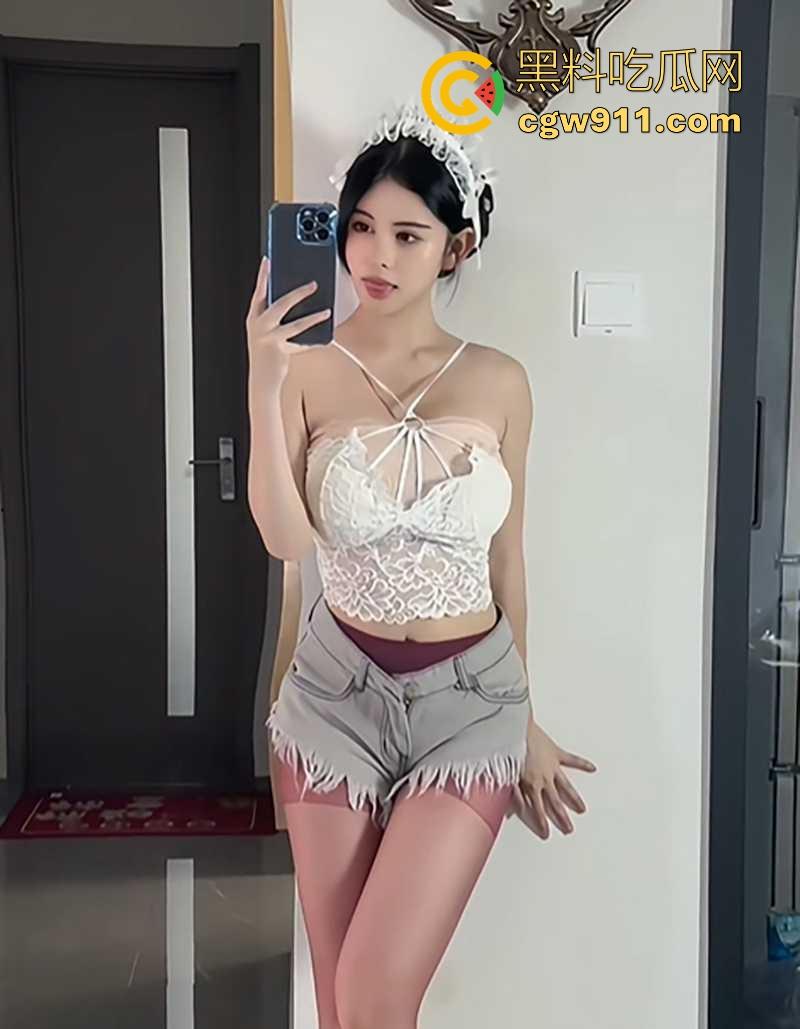 抖音极品网红【嗏烧包】榜一福利视频曝光，百变情趣内衣。极致骚浪淫舞，满嘴骚话浪叫，包你看射！-7