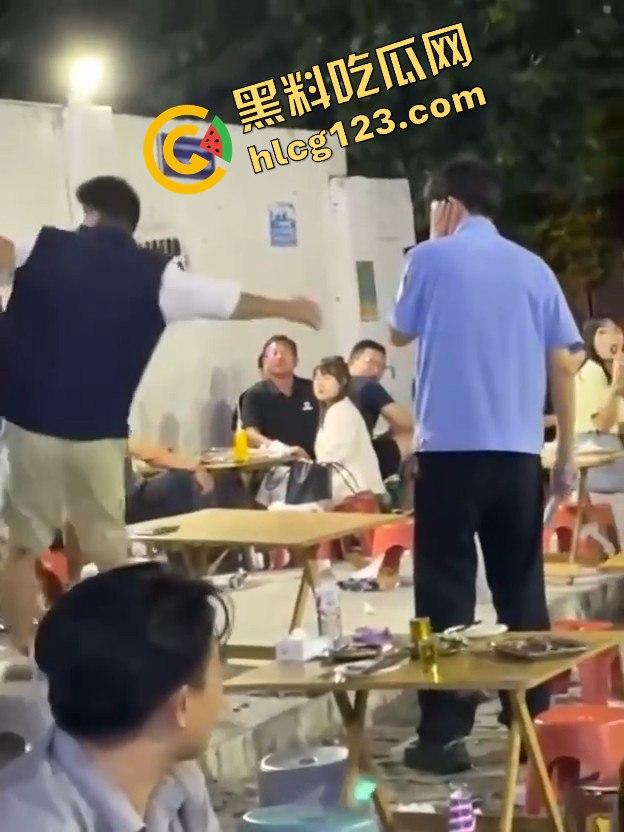 吃烧烤喝点酒就敢硬刚警察？不搞点大动静酒都算白喝了！-4