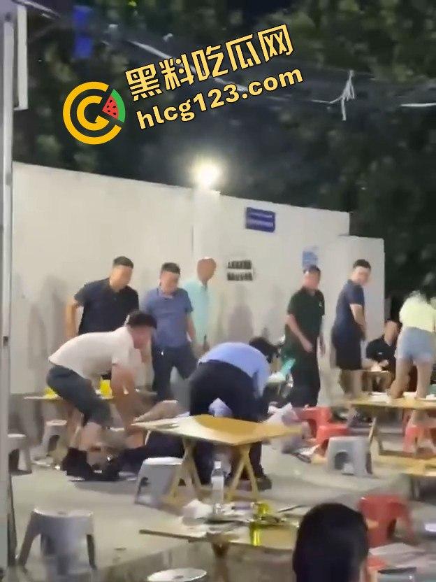 吃烧烤喝点酒就敢硬刚警察？不搞点大动静酒都算白喝了！-6