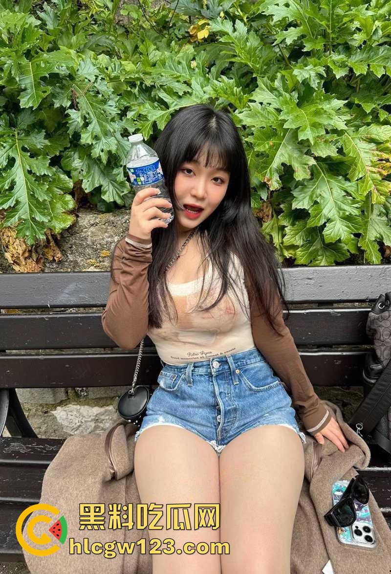 清纯脸校花女神黄羽佳，浙江经管学院大一新生，私下她骚到骨子里，群P无套尺度炸裂！-1