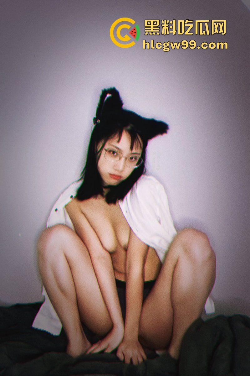 P站亚洲女王『刘悦』大战洋屌男友,开局带闺蜜双龙戏珠,丝足四脚齐上阵乱舞,这待遇堪比帝王级伺候!-5