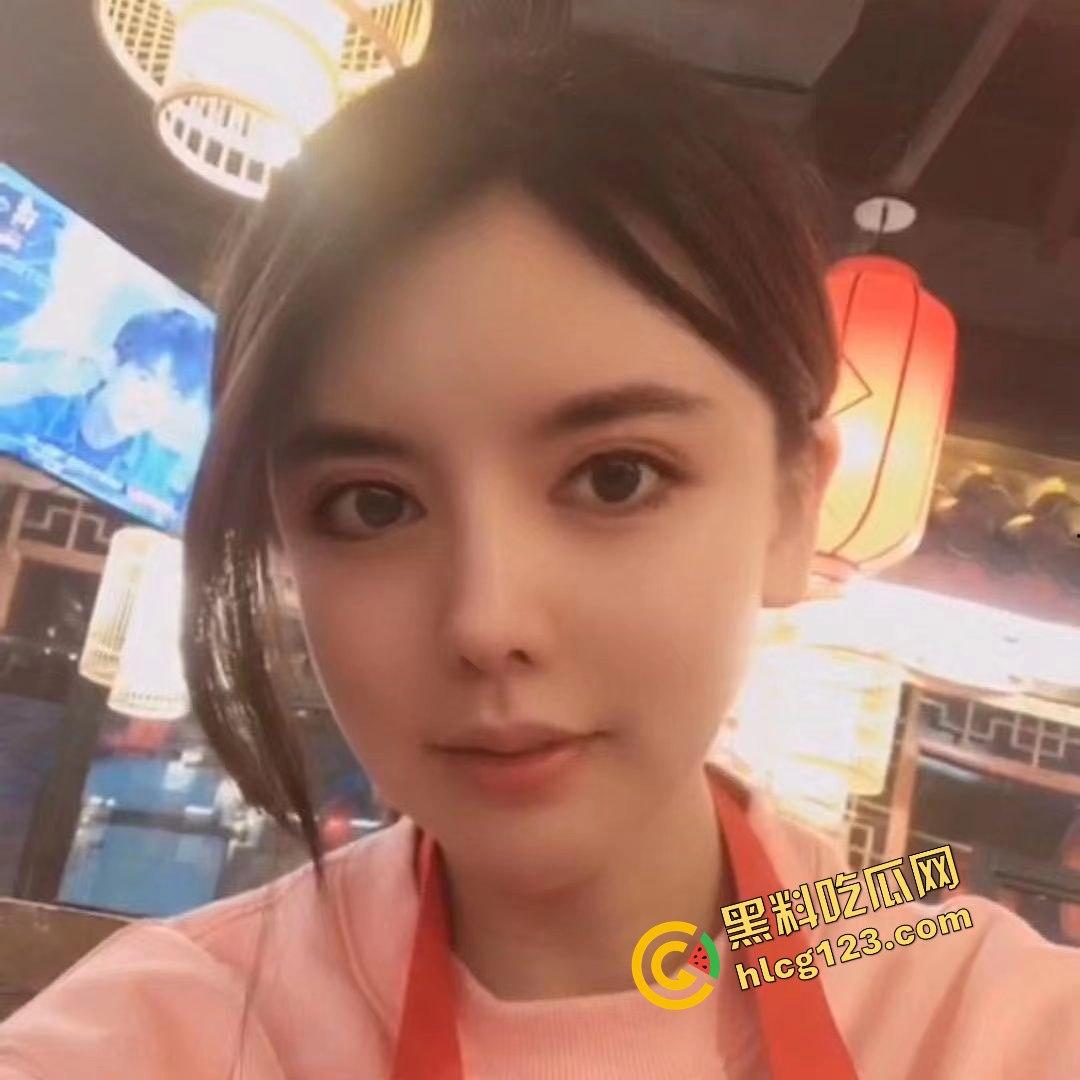 维族高颜值妹子被前男友爆料，热恋性爱自拍全流出！私下反差大真玩得开！-1