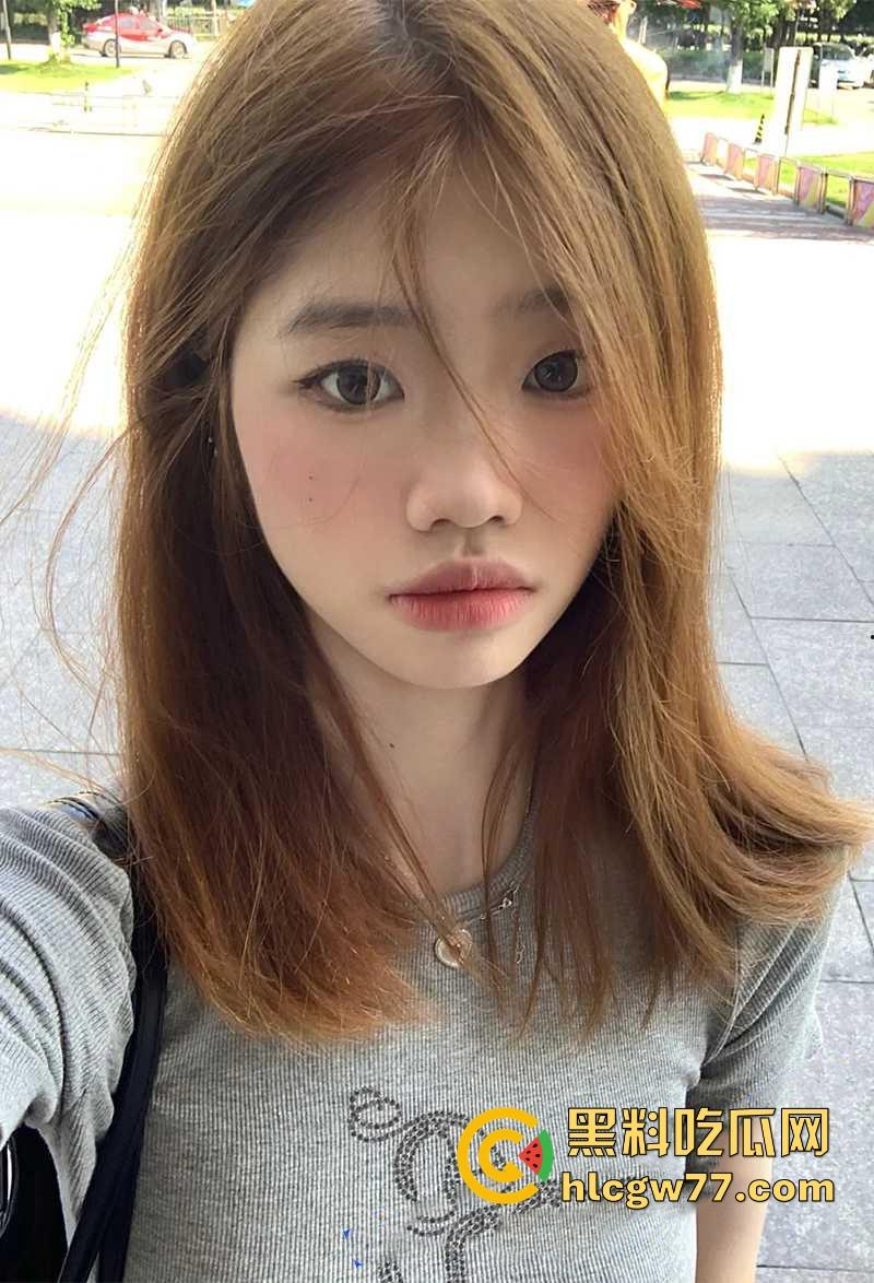 黄毛小妹直播间PK惩罚当场拔逼毛 输赢规矩惊呆网友 这届网红玩的可真花花啊 估计平时也没少挨操！-4