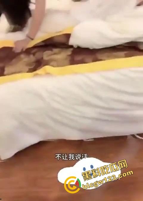 绍兴绿帽老哥带老婆约炮单男，结果被操到高潮的媳妇反手训他你把嘴闭上，好好看人家操我！-9