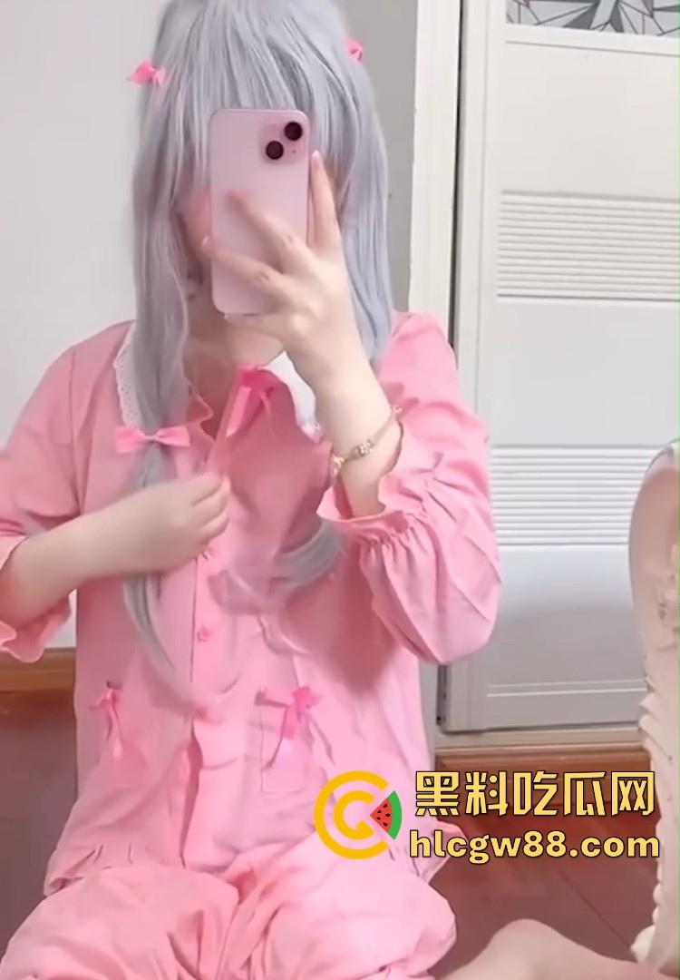 抖音50万粉【小佳呆呆的】果然擦边女网红的终极出路 骚逼下贱到骨子里震撼全场！-6