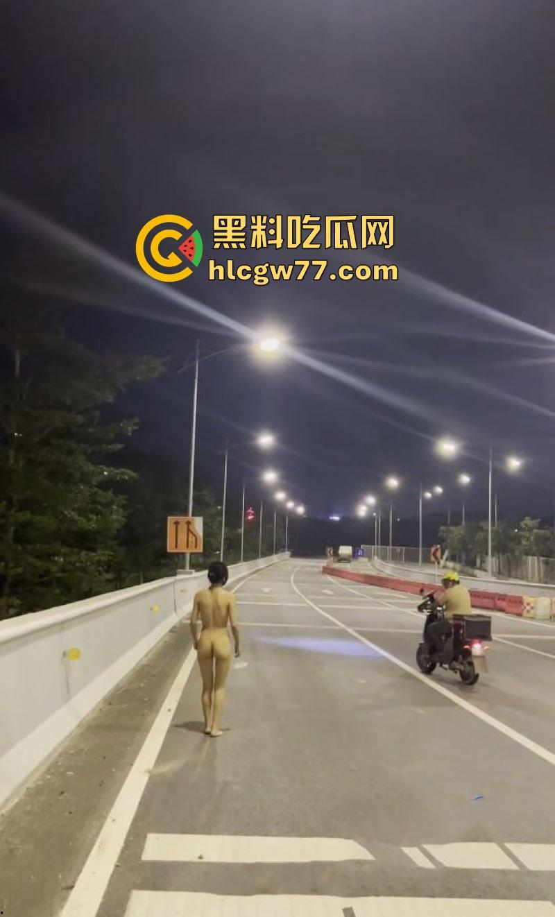 反差熟女【CikaiMoon】全裸马路露出 主动勾引外卖小哥 看的小哥目瞪口呆 久久不愿离去！-5