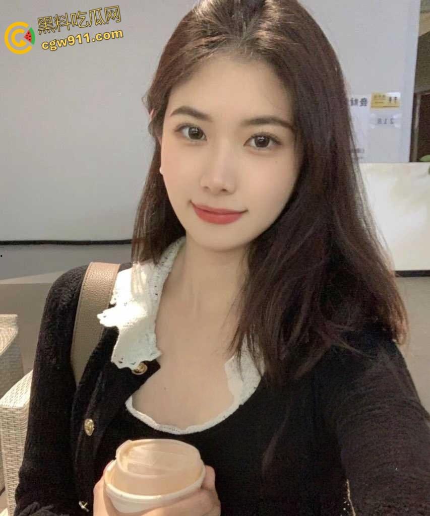 四川建设银行贷款经理【陆新菁】，极品御姐肉丝美腿，被银行大客户包养，被操的淫语不断，丝袜美臀全是精液！-1