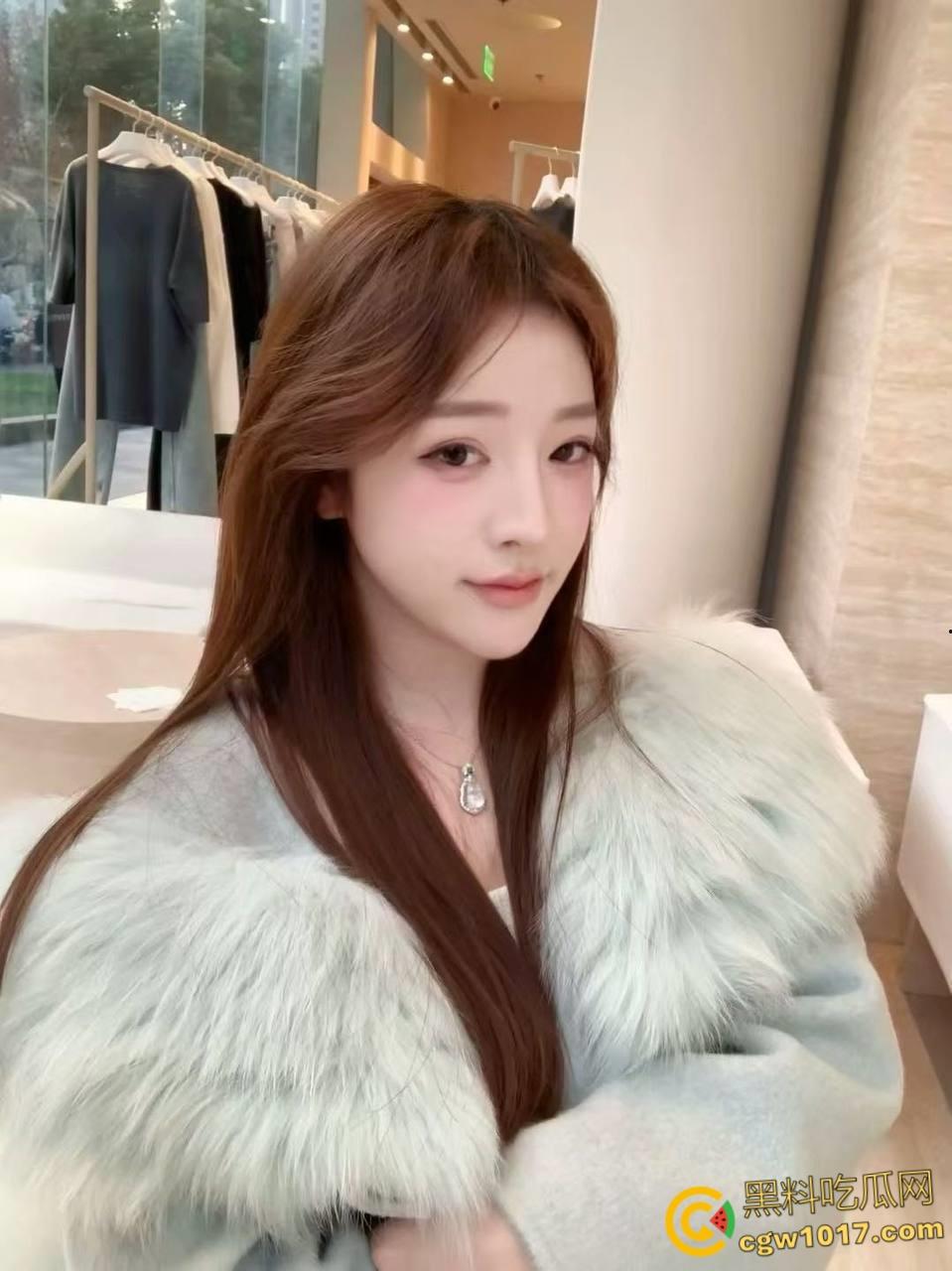 河北工程大学母狗【段欣然】，小情侣酒店露脸自拍，情趣红丝袜口交榨精，白嫩娇躯被后入猛草！-2