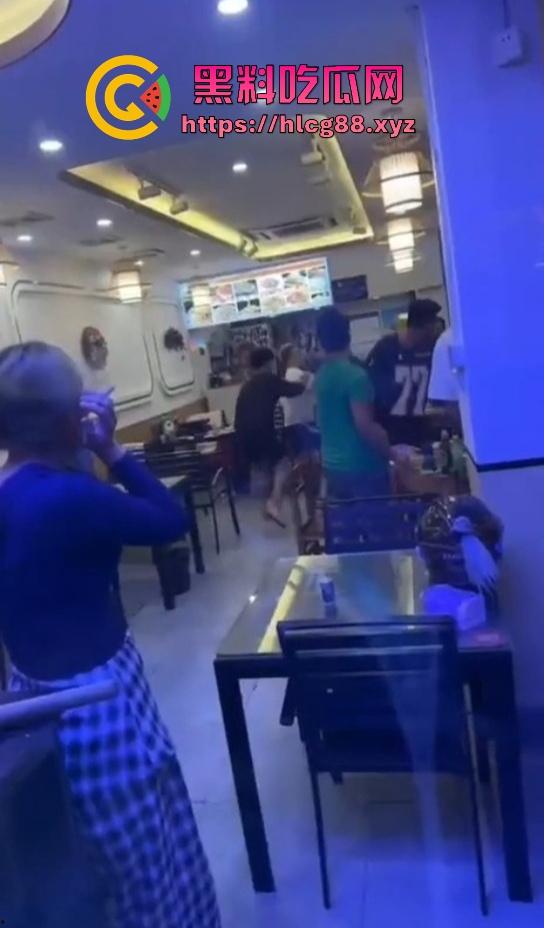 三亚精神小伙被800块一斤的皮皮虾破防，拒付账单 直接从店内打到店外 皮皮虾我都没这么刚！-7