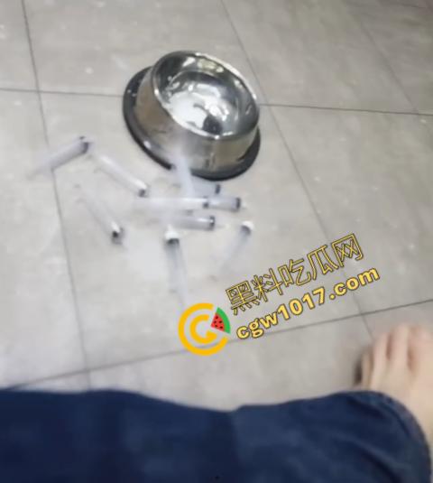 SM窒息欲望的极端游戏！极品身材清纯女学生，在黑暗中尖叫，不明液体与水的夹击，令人毛骨悚然！-7