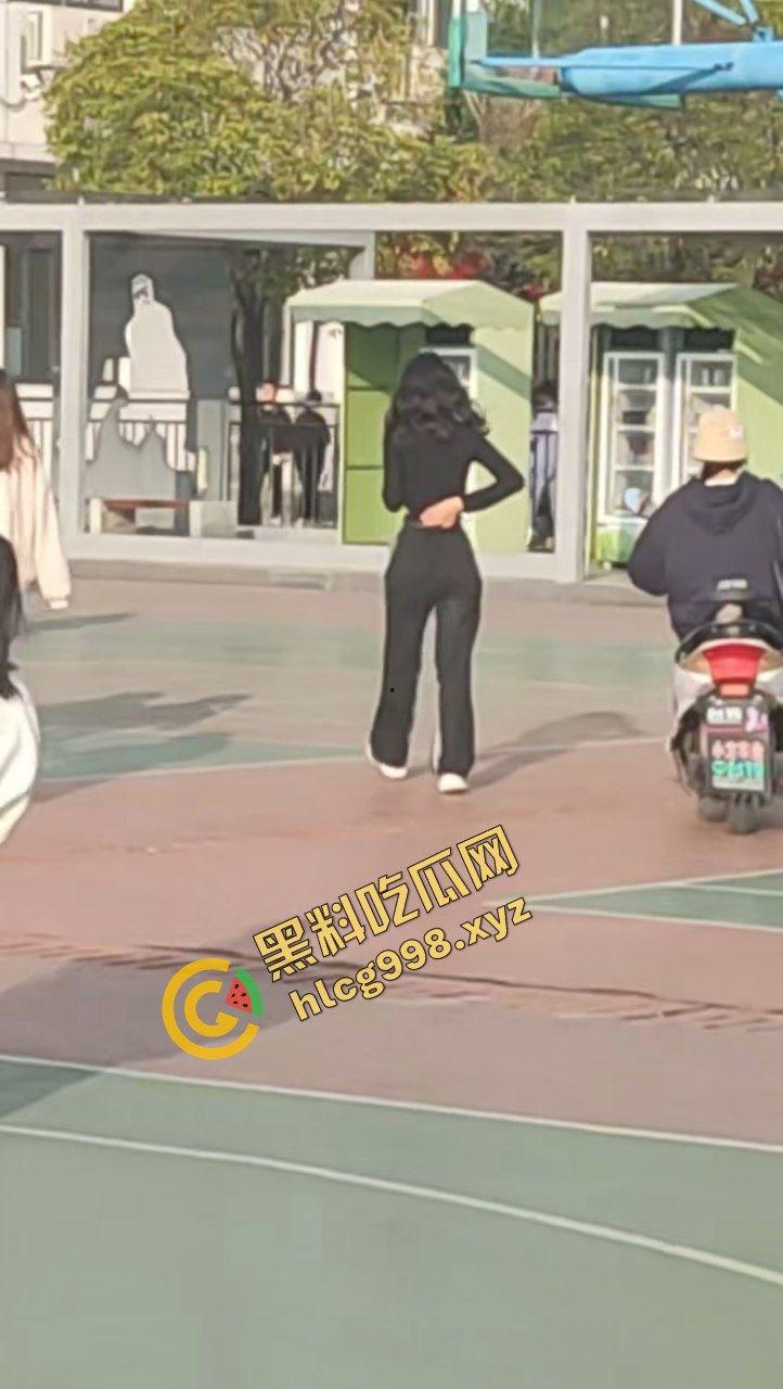 抖音小蛮腰骚逼『小冻狸』中国传媒大学最细之腰 校外被大哥看上 约操酒店后入 独家流出！-2