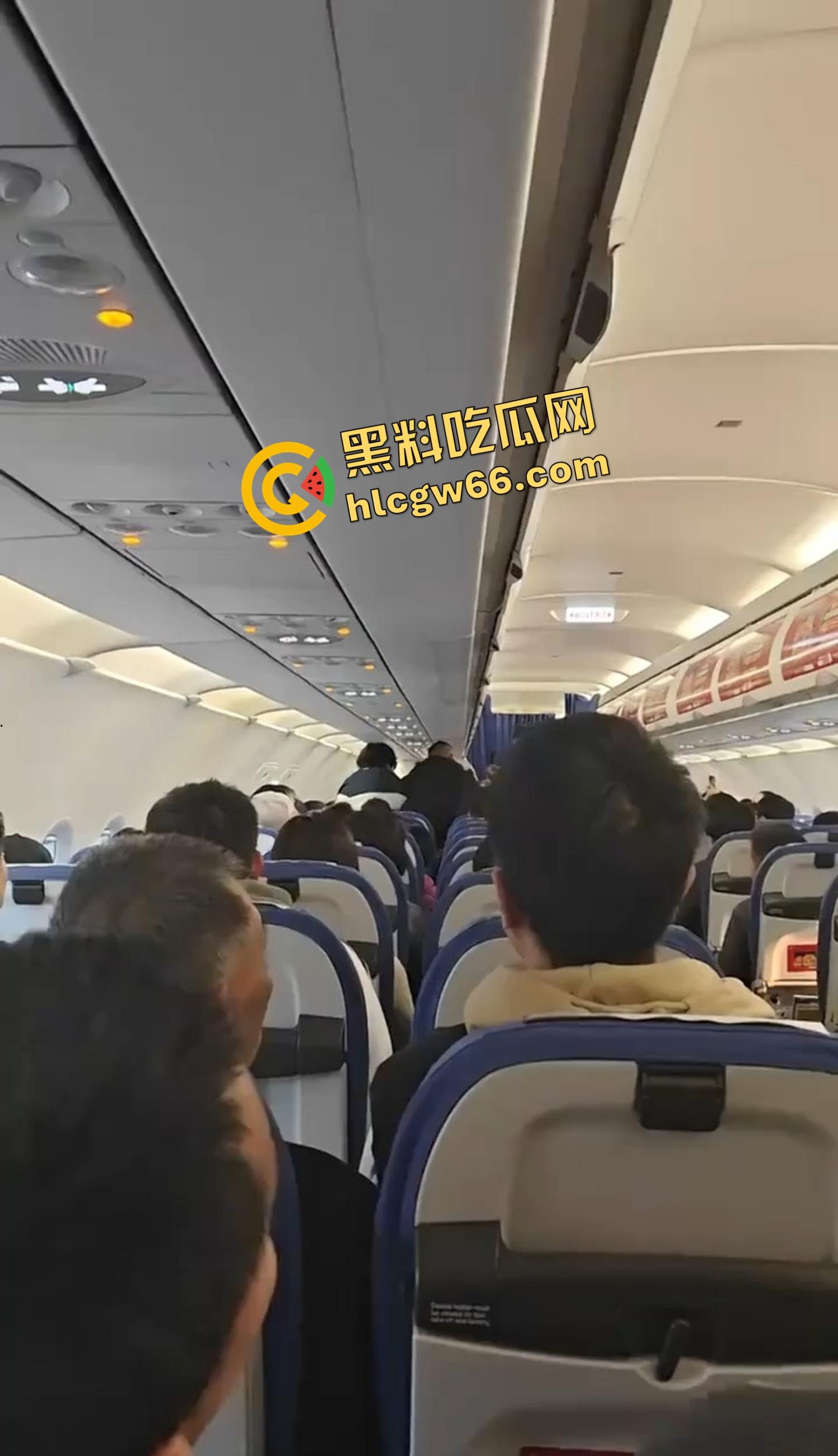 深圳航空变空中肉搏战，两女乘客因太臭香水熏人互殴，连空姐都遭殃被咬出血，航班延误两小时只因一场鼻子矛盾！-10