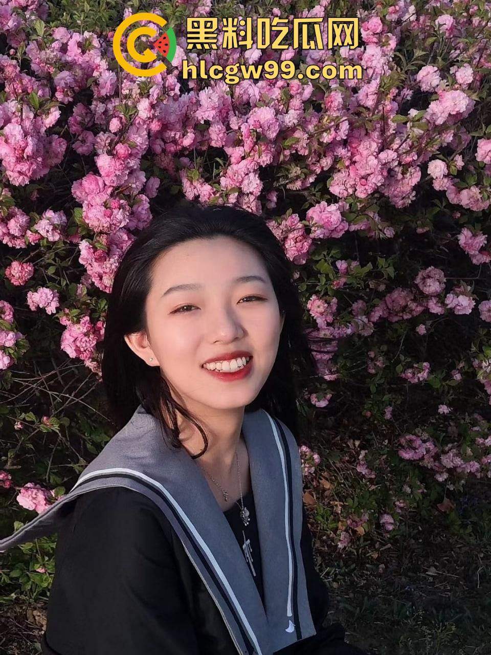 不知羞耻的骚母狗,竟在奶奶面前塞跳蛋自慰疯狂揉穴,高潮表情很夸张真是刺激!-1