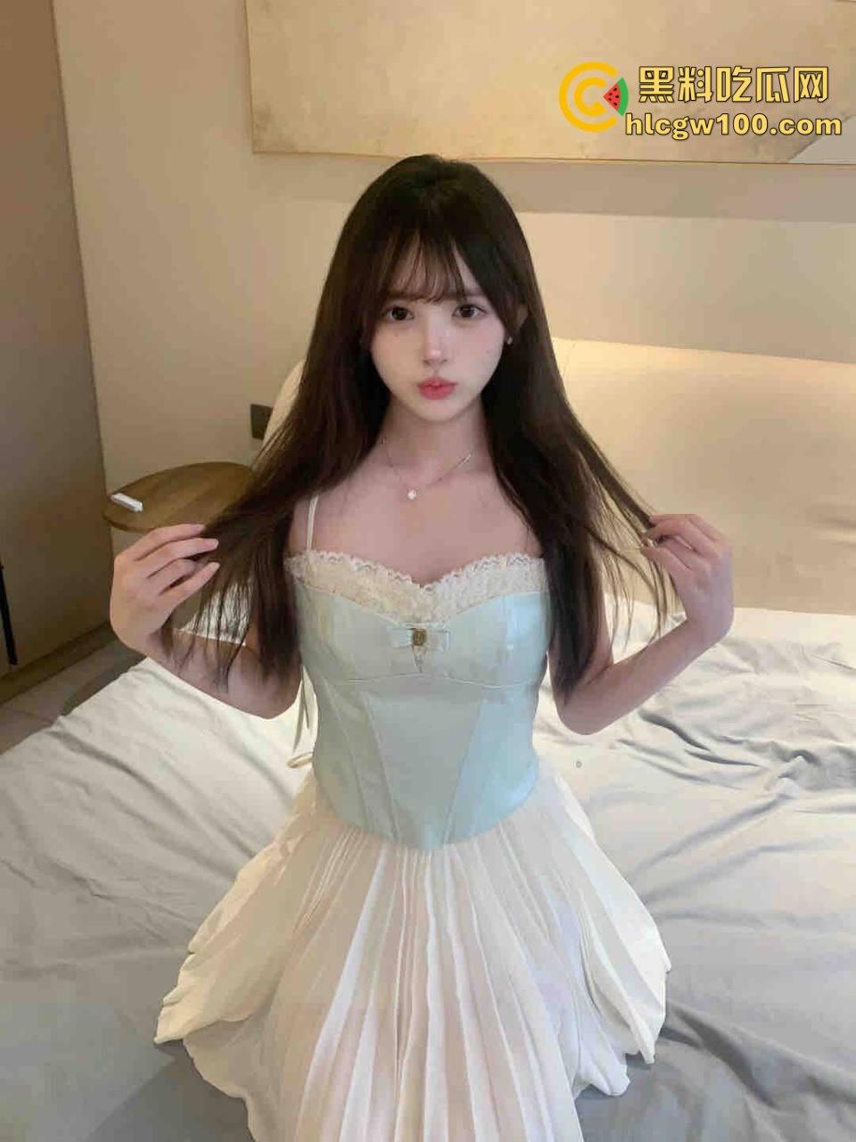 陕西酒店00后前台骚妹子『 蒋可冉 』直接成瓜友御用炮友，干完不粘人骚到骨子里，随叫随到谁用谁爱上！-18