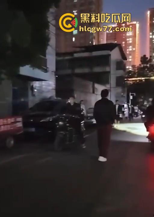 长沙夜生活探险！十间头与文昌阁某路口 站街小姐姐超吸睛 颜值身材让人心动 200块价格更亲民！-2
