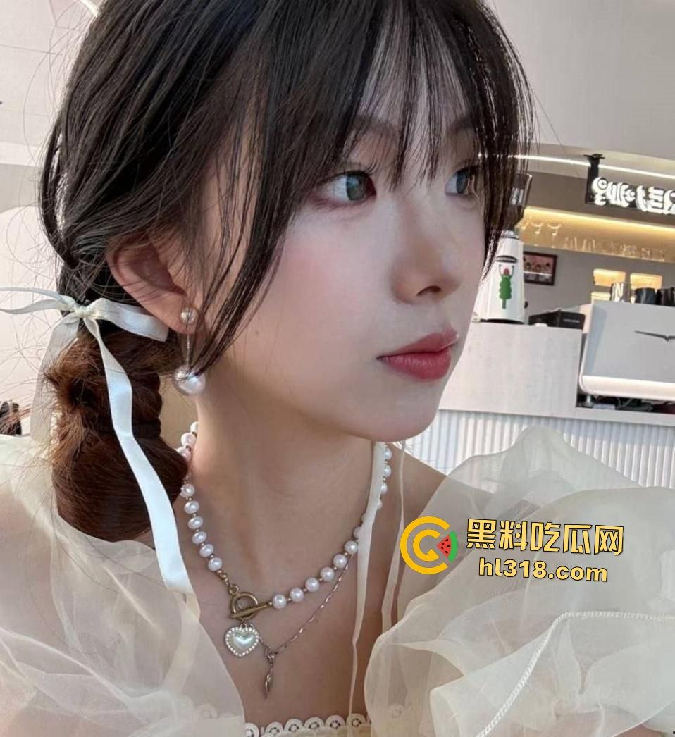 天津艺术学院班花【孙欣杰】口交技术炉火纯青，含得死紧不松口，还没插进去就喊爽，妥妥的母狗！-1