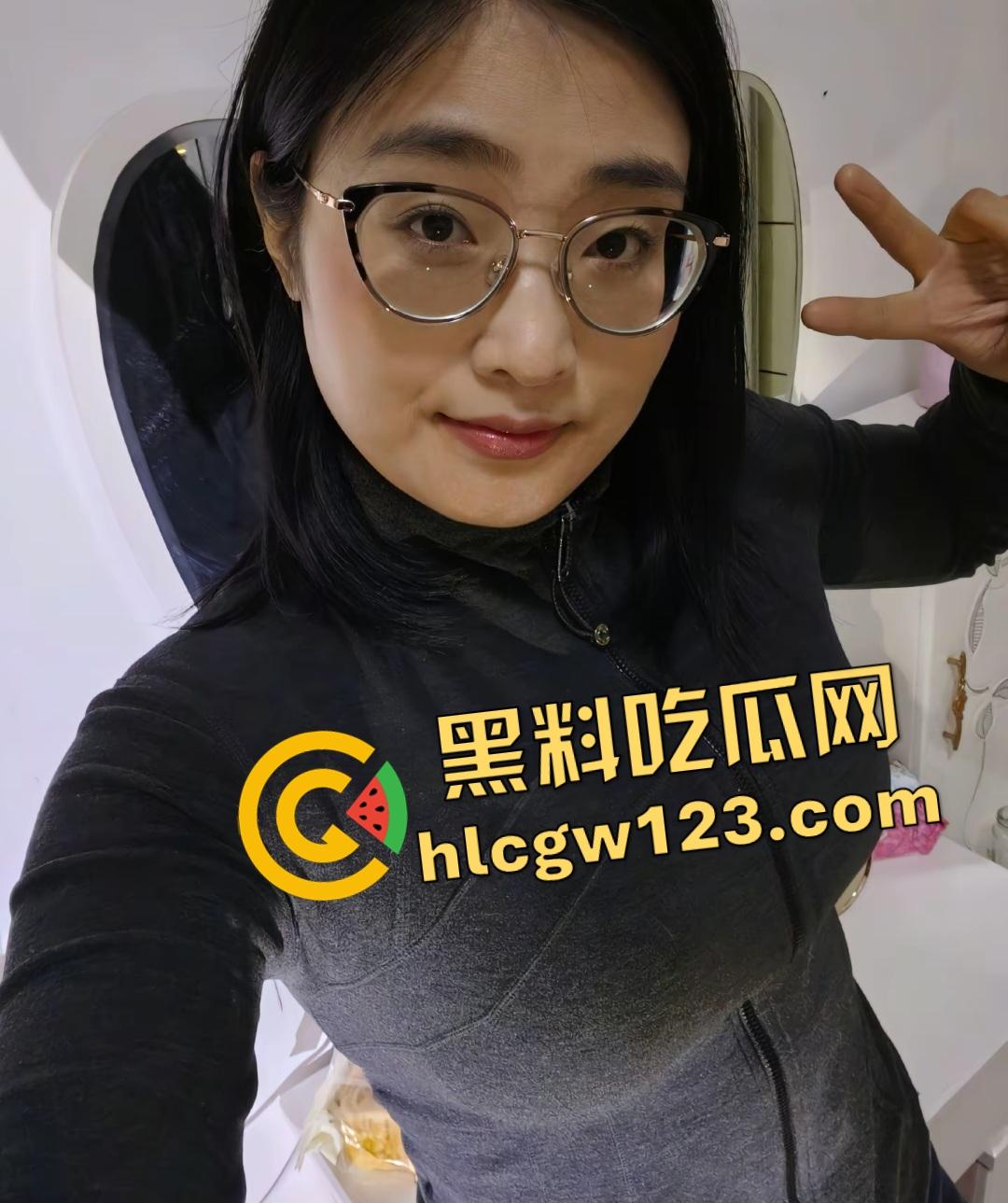 老爸去世后，红丝熟女妈妈天天被儿子爆插！第一视角后入狂干，内射后求婚骚妈！-1