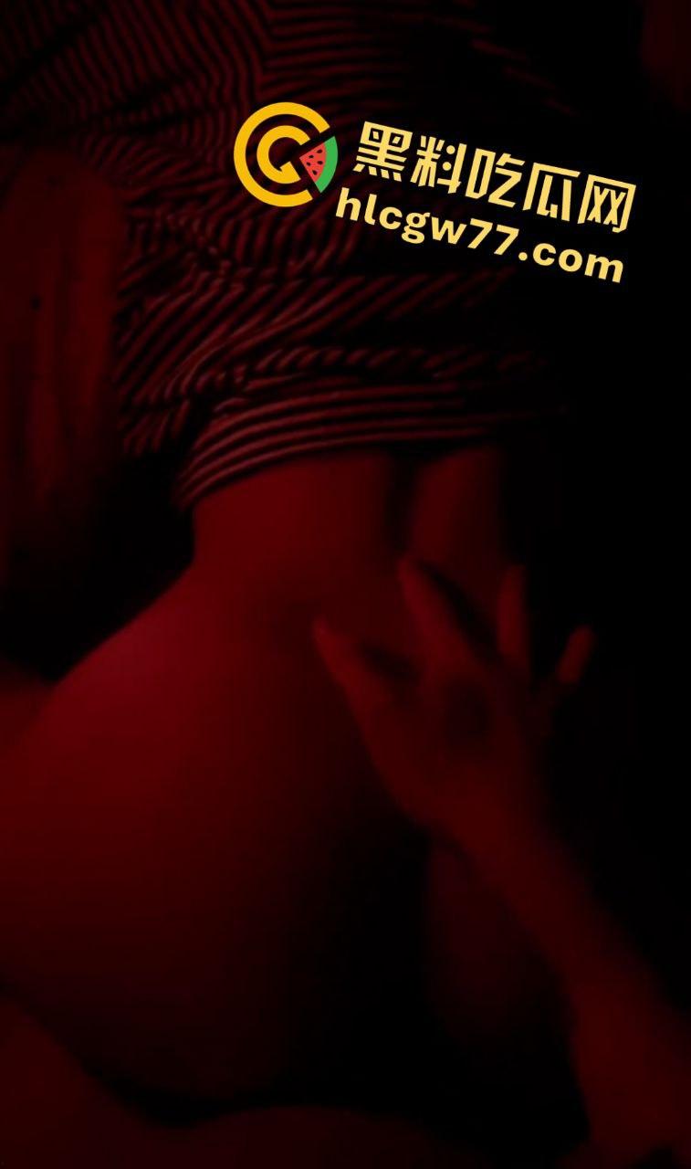 00后嫩妹约炮爆火!校园女神肥臀被大肉棒狂操,视频被学弟当学习工具!-4