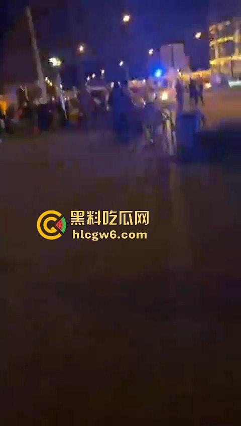 德国马格德堡发生车祸，一辆宝马车直撞向人群，疑似恐怖袭击！！-3