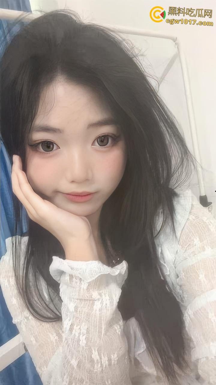 约炮大神【石先生】，约炮极品JK小萝莉，跪地口交被按头深喉，粉裙掀起美腿大开狂操，娇滴滴的呻吟超诱人！-2