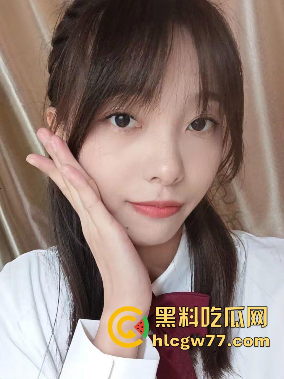 杭州师范大学校花脸蛋清纯可爱私下与男友视频泄密曝光 穿着性感的黑丝被男友各种姿势调教 超反差！-1