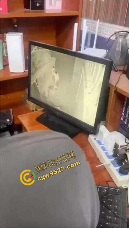 山东女子醉路边惨遭两男子轮奸！两男子色胆包天激情3P被监控全程记录，路过行人震惊不已不敢直视-6