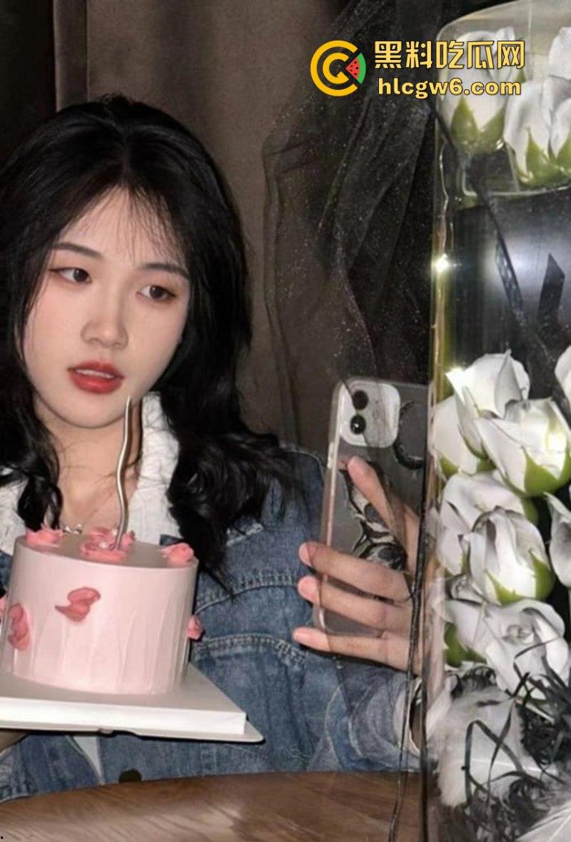 贱逼母狗仅操一次就卷钱跑路 云南财经职业学院【王馨悦】卖逼骗钱被富二代实名曝光 全校震惊!-7