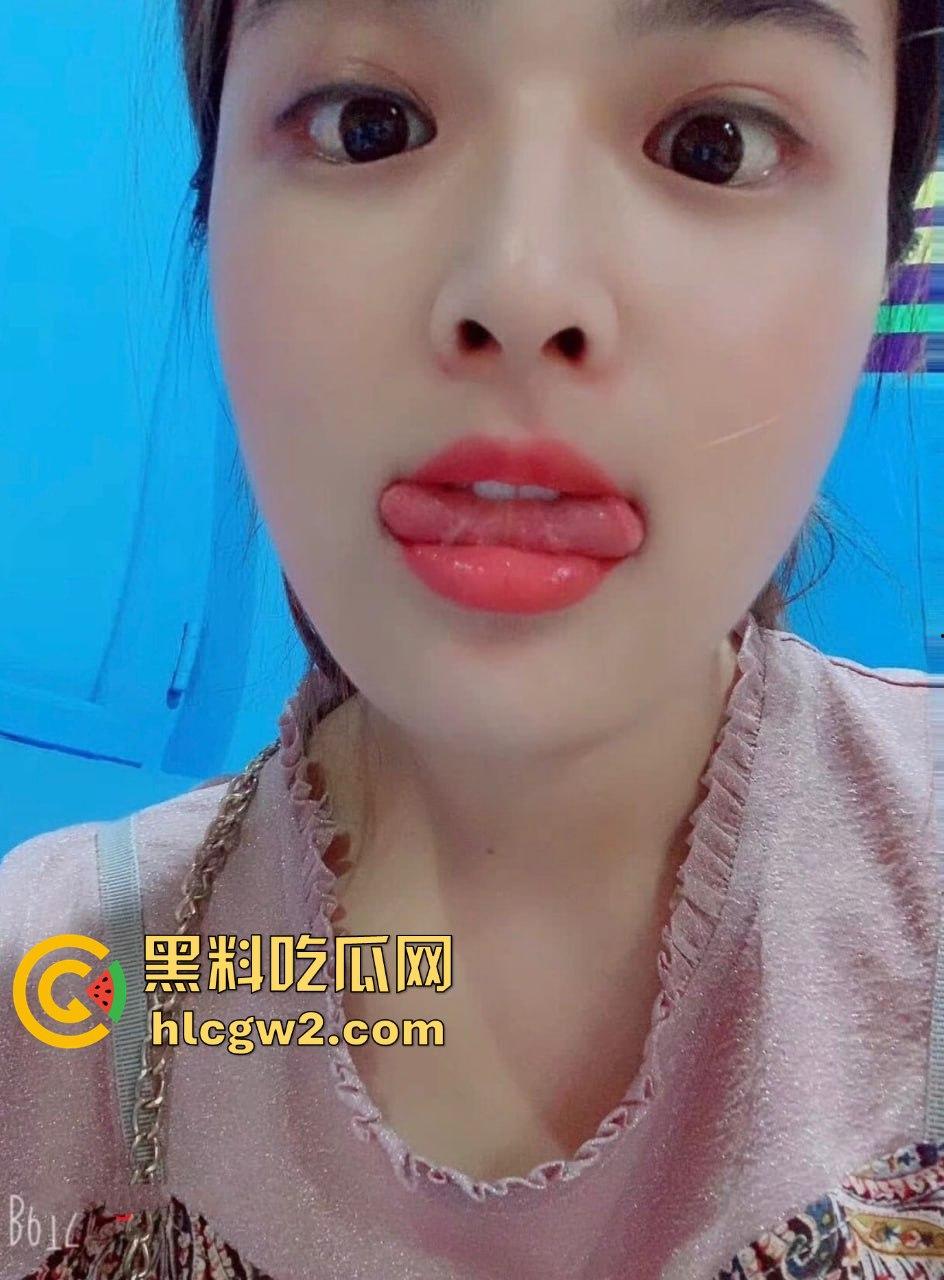 超级骚的人妻少妇【罗佳璐】和老公性爱自拍泄密流出 主动给大屌口交差点被射了一脸 独家流出！-7