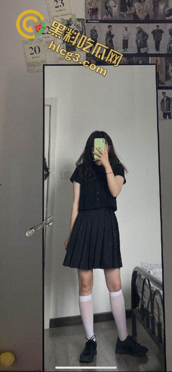 情侣自拍泄密！对镜自慰发给男朋友，男主鸡巴竟然有点短-5