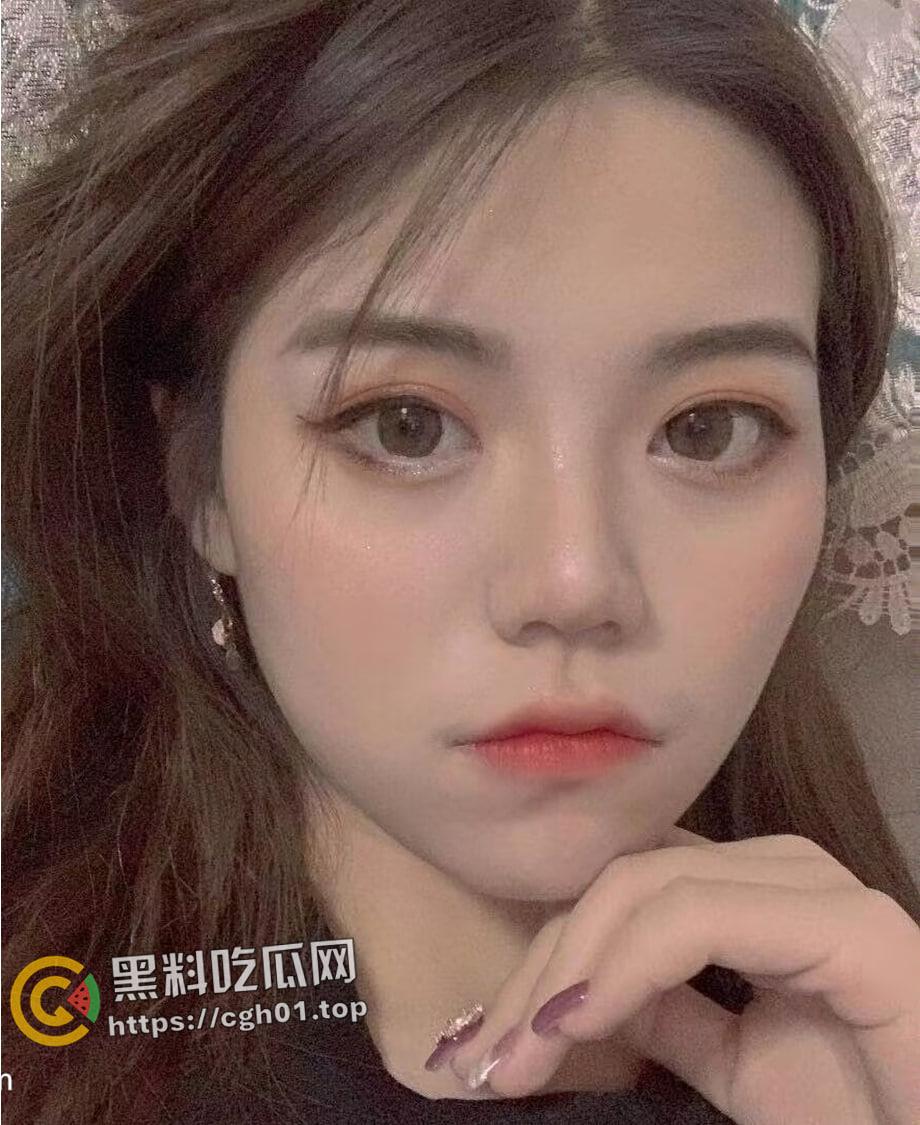 珠海jk反差婊 床上叫声淫荡堪比女优  后入拍屁股又疼又爽 浪叫到隔壁都能听见-1