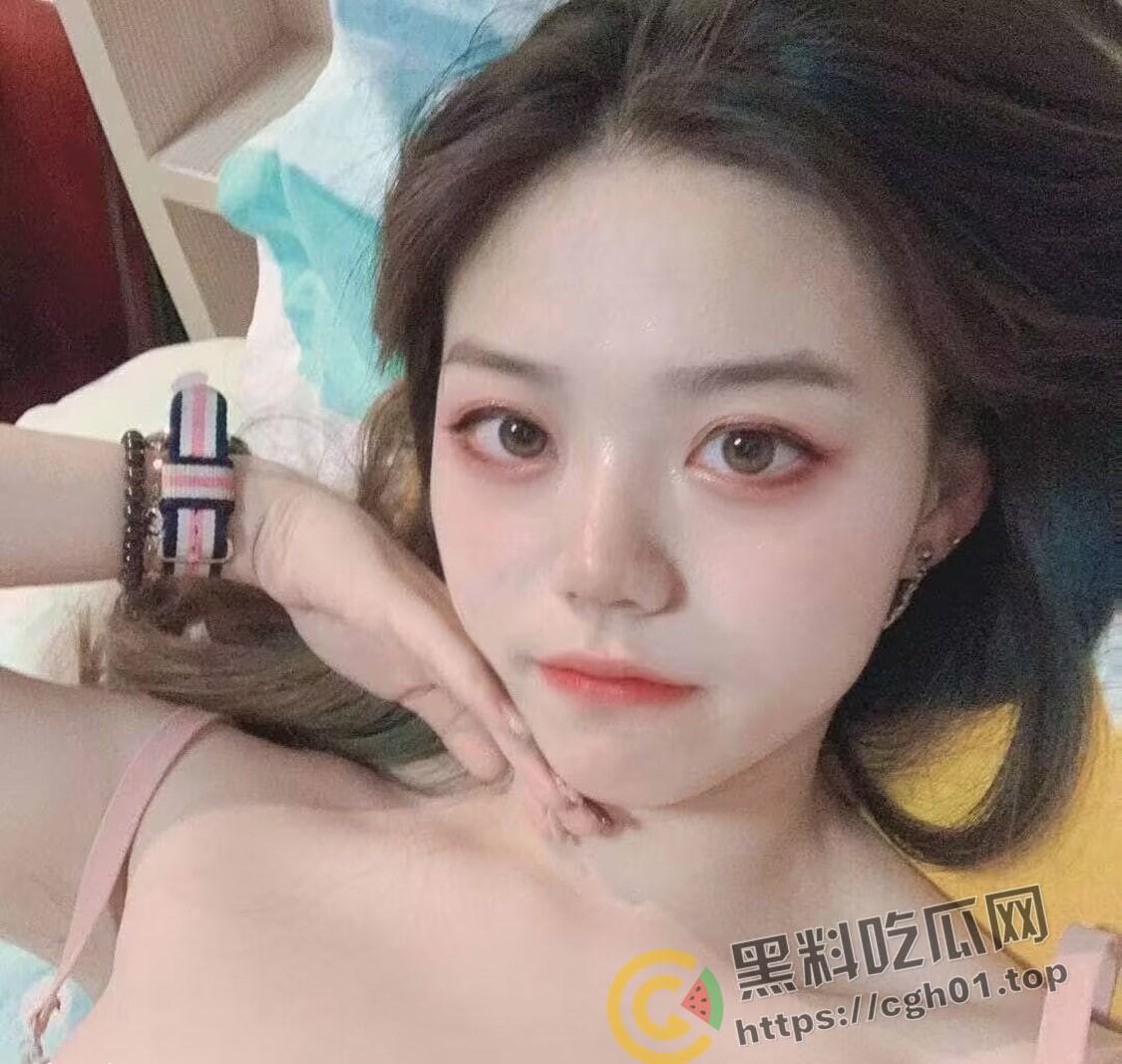 珠海jk反差婊 床上叫声淫荡堪比女优  后入拍屁股又疼又爽 浪叫到隔壁都能听见-2