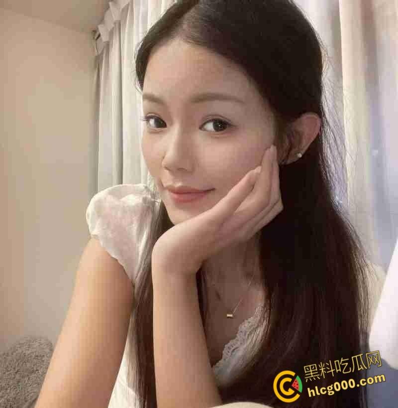 武汉东西湖人妻【胡丽】，出轨地铁司机老公，少妇逼毛旺盛淫水超多，约炮大屌猛操骚逼，表情销魂淫荡！-2