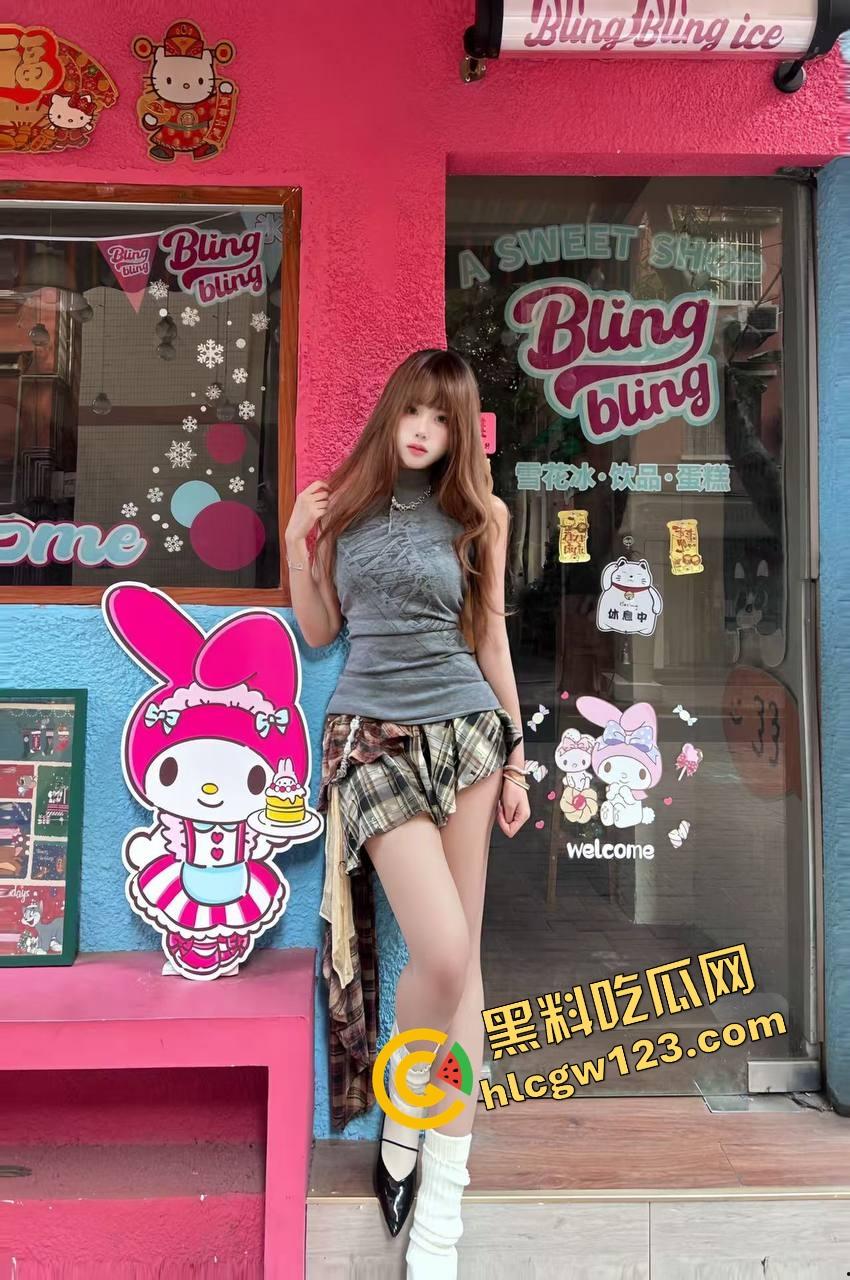 茅台灌骚逼河北04嫩妹『赵雪儿』骚到爆表骚逼滴蜡，3p轮奸撑开扩阴器灌满精液混合着茅台酒！-2