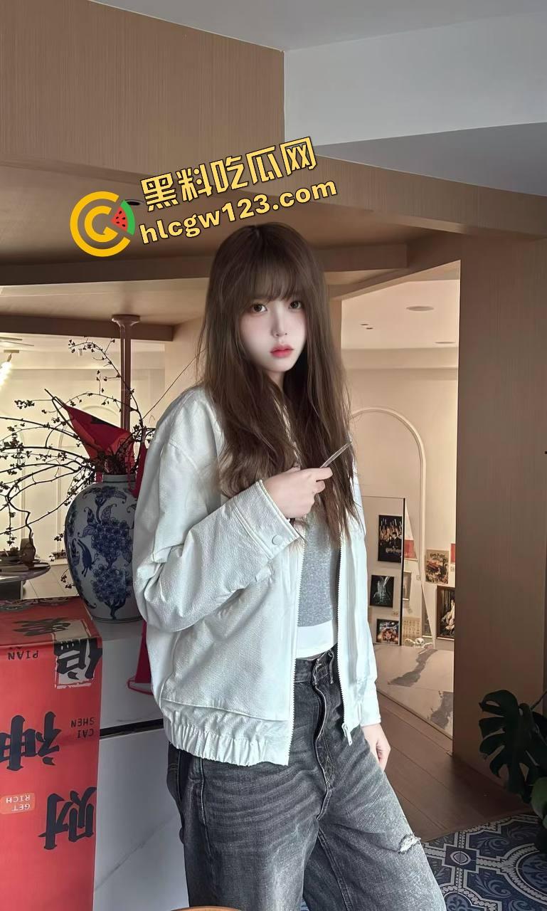 茅台灌骚逼河北04嫩妹『赵雪儿』骚到爆表骚逼滴蜡，3p轮奸撑开扩阴器灌满精液混合着茅台酒！-6