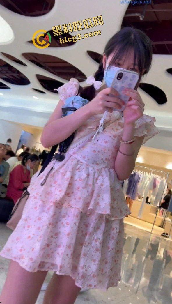 街拍裙底大合集！看看你七夕的想操的白月光女神 下面都花了哪些心思-3