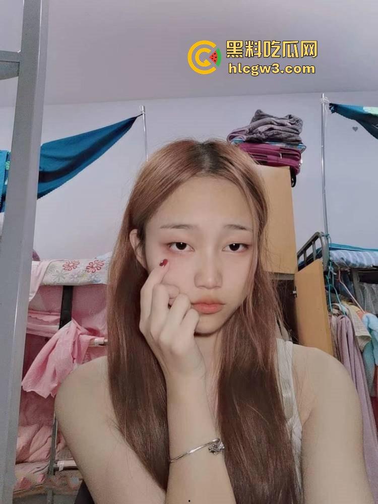 西安交大清纯校花【黎诗雨】私密自拍外流！清纯脸蛋配骚浪劲儿，男友大棒伺候叫声销魂惹全网嗨翻！-4