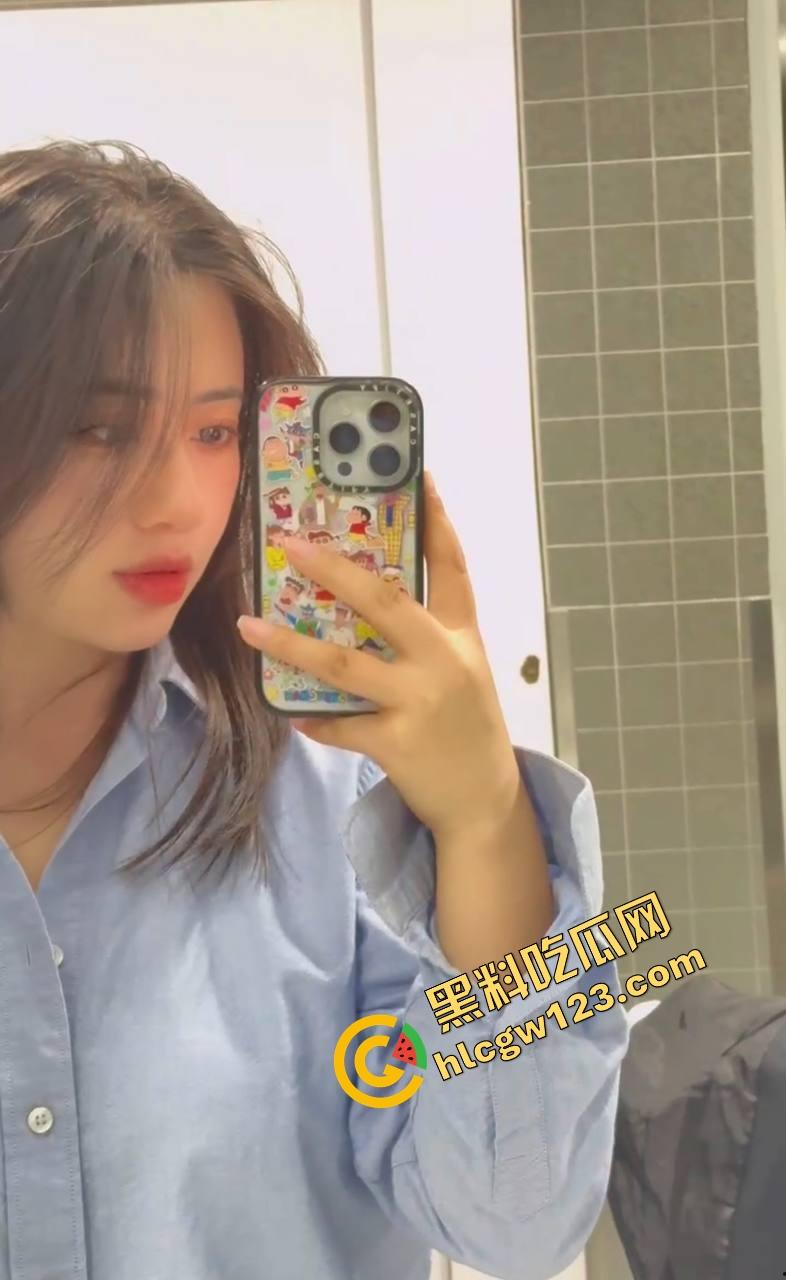 深圳外企行政经理【李妍】穿情趣内衣边口交边自慰,逼屁眼全塞满,两个洞都装不下欲望了!-1