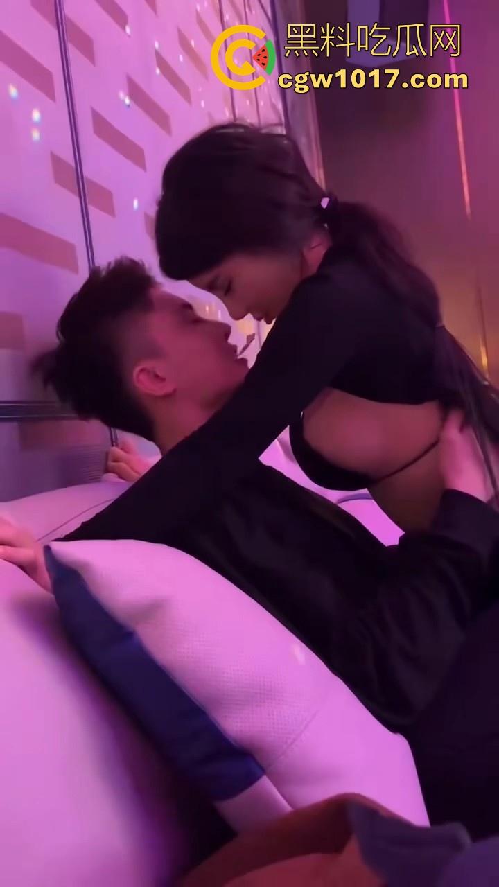 我是真的恨你们这些有钱人啊！吃好喝好操尤物，各种极品身材身上骑，骚逼一天一换，各种女神反差淫荡一面展示在目前！-4