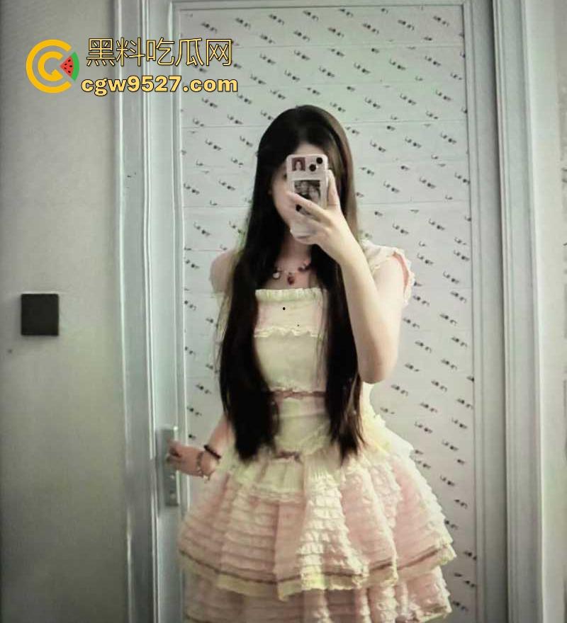 辽宁工商学院高颜值大学生【刘慧慧】高校的耀眼校花，肤白貌美，身材火辣，被富二代包养随意玩弄调教！-3