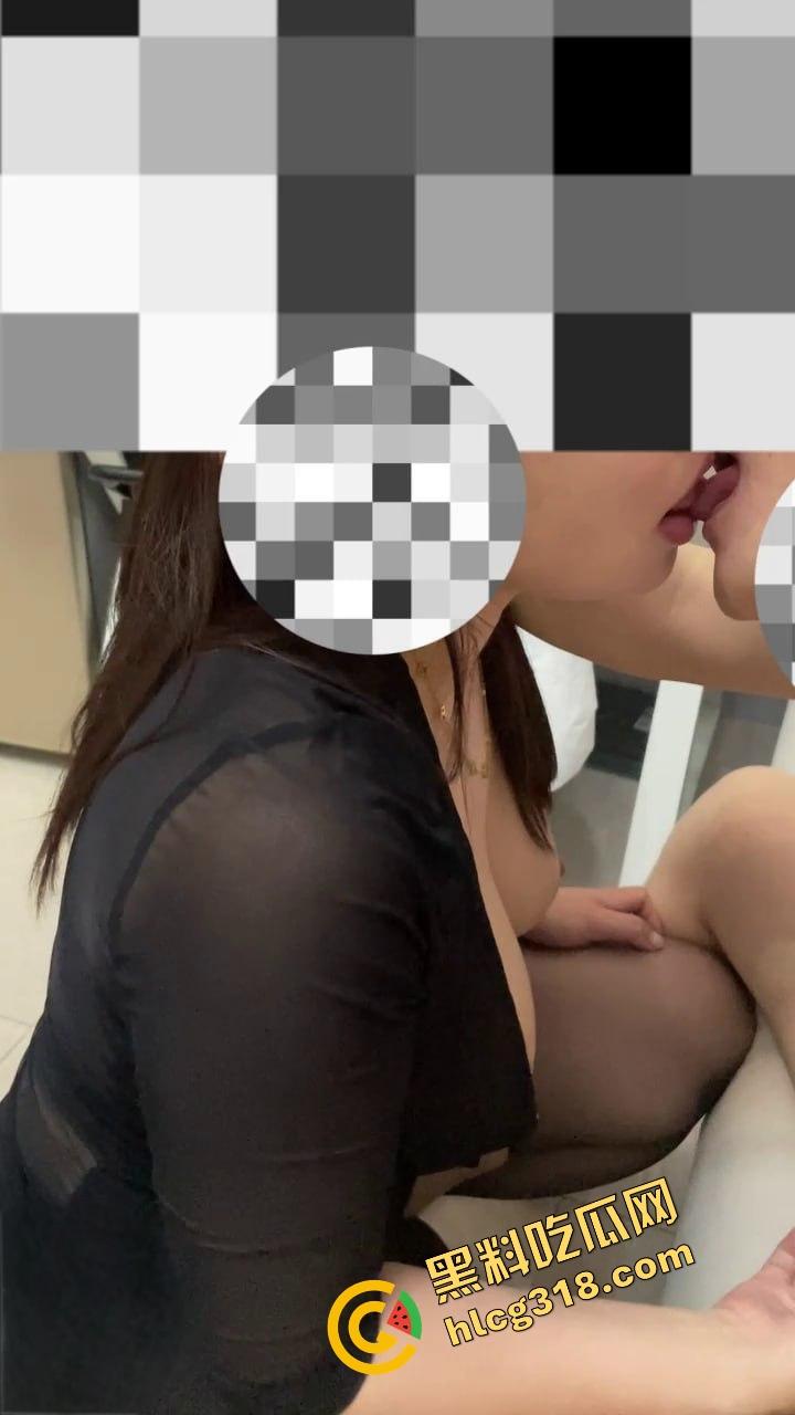 海角精品之邻居骚人妻穿黑丝旗袍被操到断线,边接电话边吞屌,最后精液喷进喉咙深处!-9