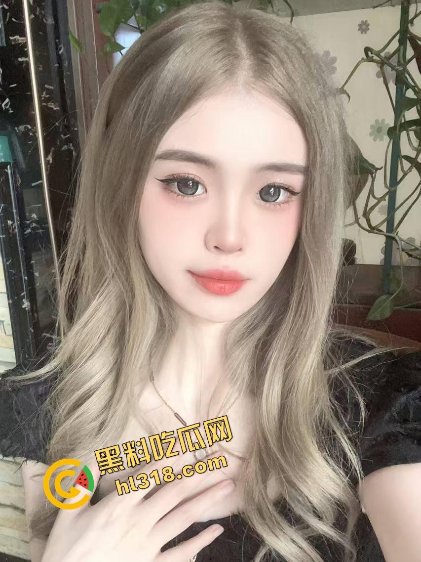 饭局咸猪手大哥一边吃一边抠逼，妹子敬酒嘴上炫啤酒，下面还被摸得湿成一片！-4