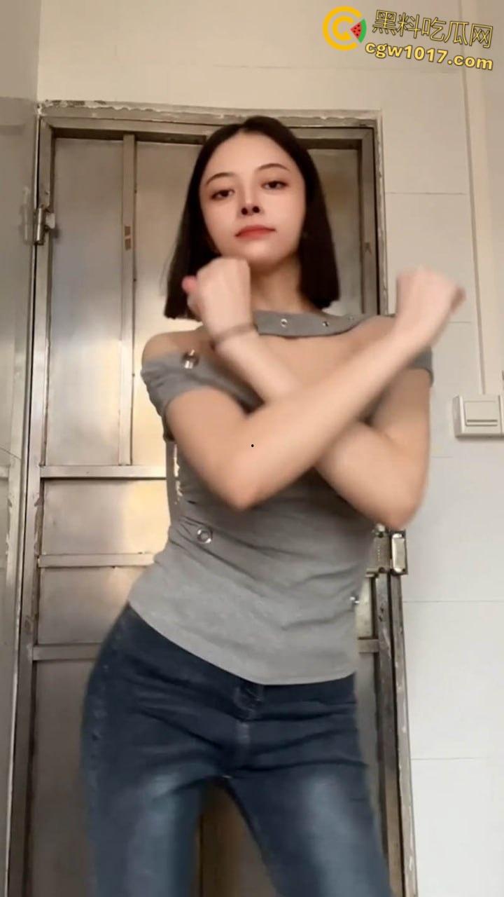 极品福利姬【小西西】最新裸舞流出，性感御姐全裸扭臀抖奶，修长美腿大开跪姿扭腰，让人彻底沦陷瞬间点燃欲火！-2