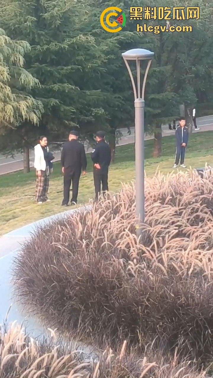 山东网友爆料熊孩子河边射高抛箭！家长嚣张不听劝，网友无奈报警处理！-9