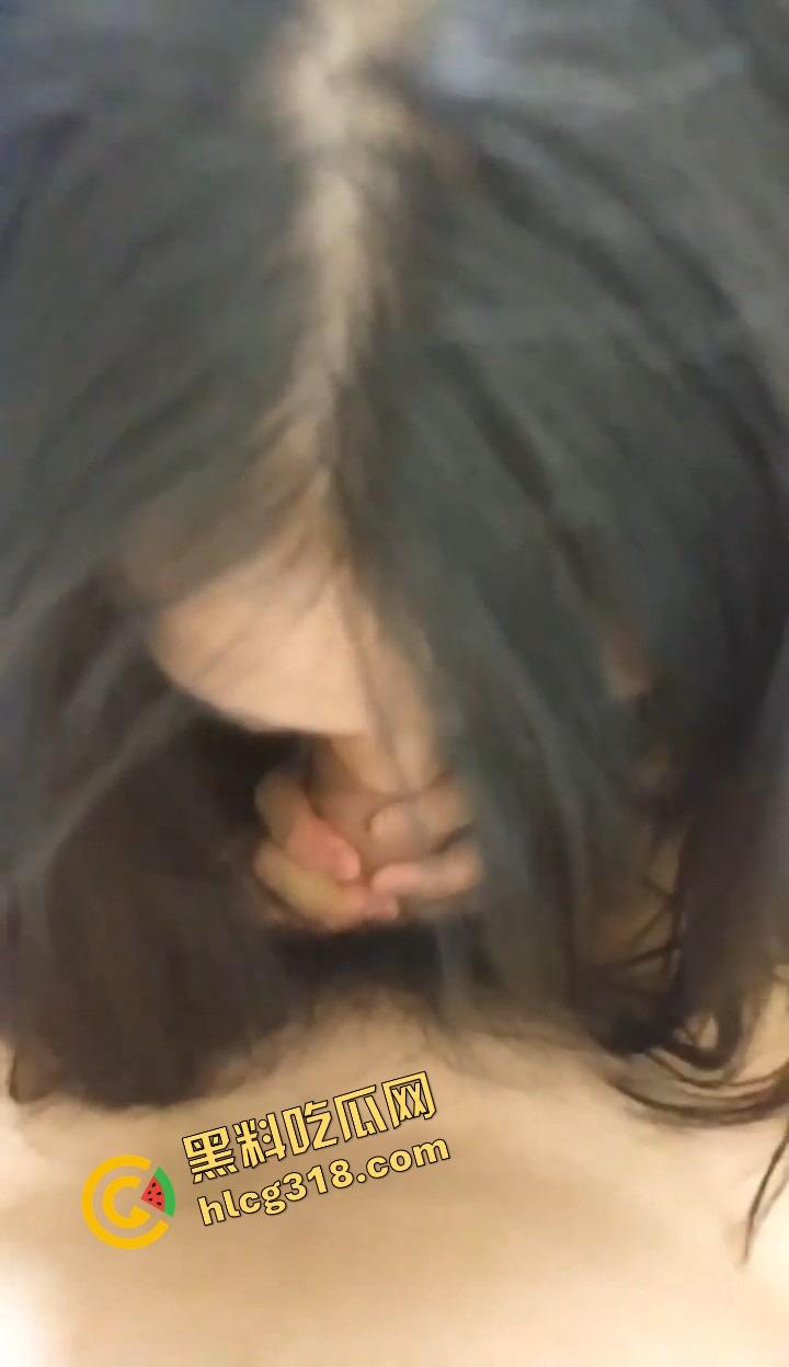 浙江传媒学院学妹『赵妍妍』反差爆表，学生装勾男友，撕黑丝主动舔棒，自助开穴等肉棒入侵！-8